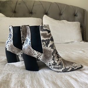 White snakeskin booties 8.5